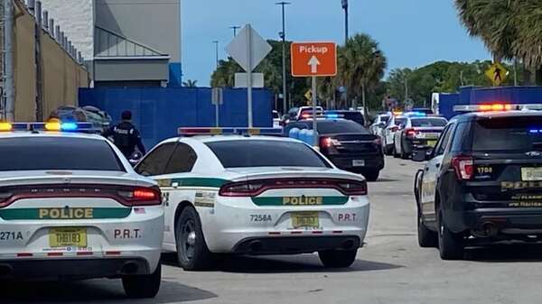Dos muertos y al menos seis heridos en un tiroteo en un centro comercial de Miami - Mundo - ABC Color
