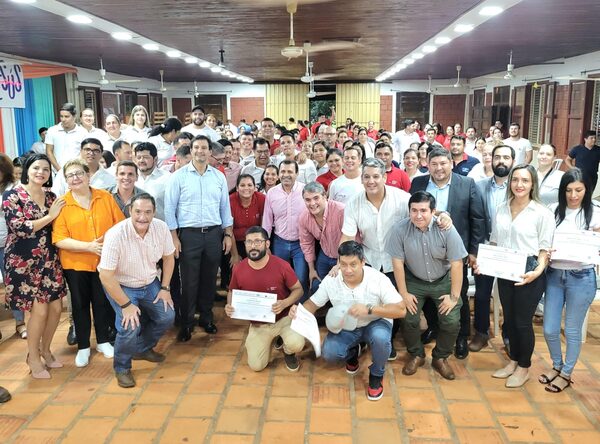 Certifican a 131 “Guías Familiares” del Programa Tekopora Mbarete en Coronel Oviedo - .::Agencia IP::.