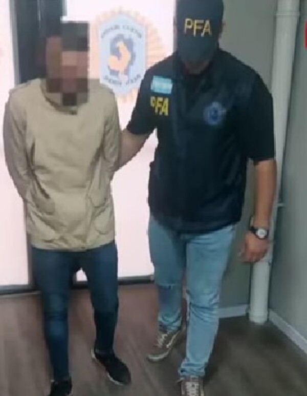 Ladrón se salvó de ser linchado tras robar celular en estación de tren