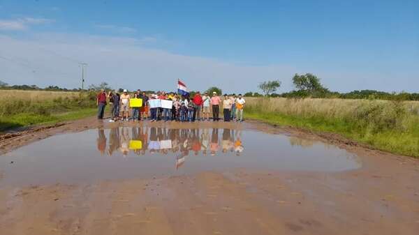 Protesta: más de una década reclamando caminos de todo tiempo en Yabebyry - Nacionales - ABC Color