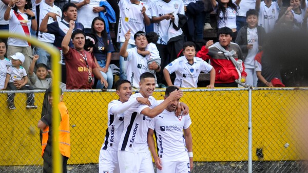 Alex Arce vuelve a darle el triunfo a Liga