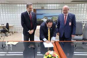 Itaipú y Olade acuerdan proyectos conjuntos - Economía - ABC Color