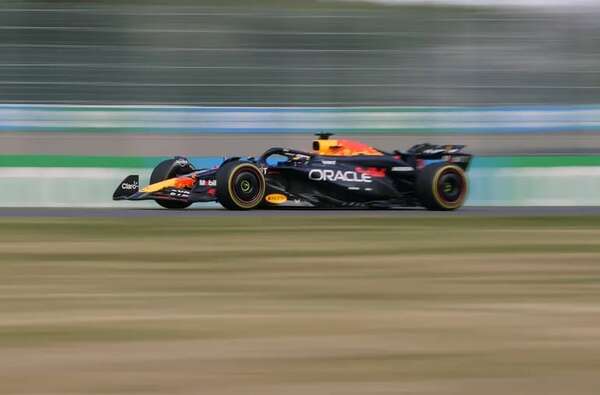 Verstappen lidera otro doblete con 'Checo' y Sainz mantiene su sensacional racha en Japón - Automovilismo - ABC Color
