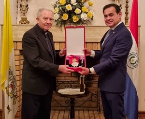 Gobierno condecora al nuncio apostólico por término de misión - .::Agencia IP::.