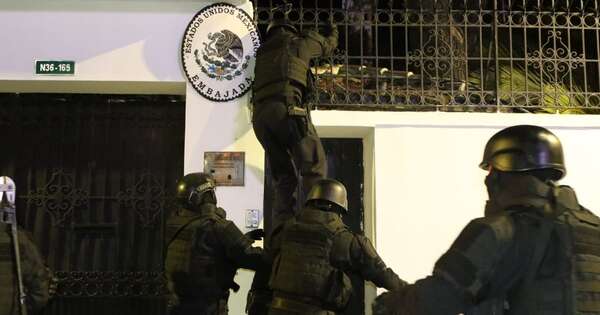 La Nación / Policía ecuatoriana asaltó la embajada de México para capturar a un exvicepresidente
