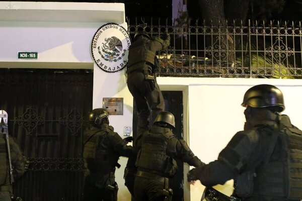 Policía ecuatoriana asaltó la embajada de México para capturar a un exvicepresidente - Radio Imperio 106.7 FM