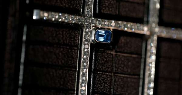La Nación / Libro con diamantes de “Desayuno en Tiffany’s” cuesta USD 1,5 millones