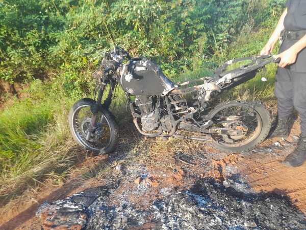 HALLARON MOTOCICLETA INCINERADA EN SAN COSME Y SAN DAMIÁN  - Itapúa Noticias