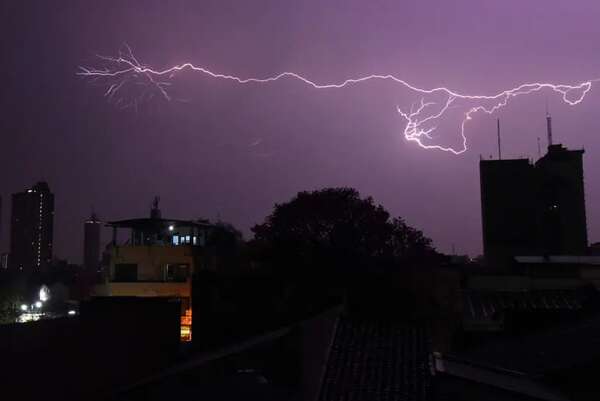 Renuevan alerta y anuncian tormentas para Asunción y 14 departamentos - Clima - ABC Color