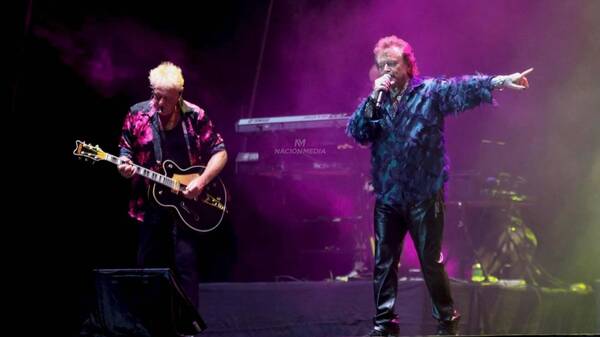 [GALERÍA] ¡Air Supply encantó a sus fans paraguayos con sus canciones romanticonas!