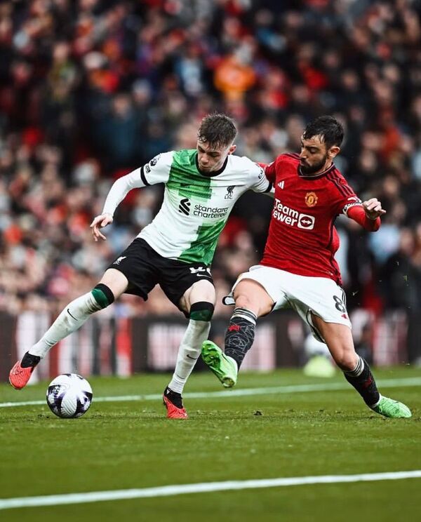 Manchester United y Liverpool empataron y dejan la Premier al rojo vivo - La Tribuna