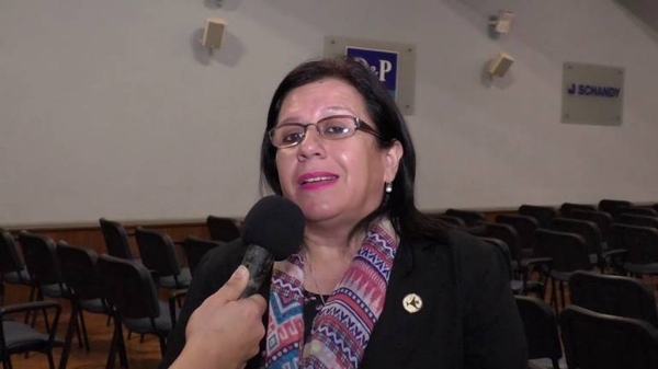 Unos 12 mil enfermeros no cuentan con seguro médico, alerta presidenta del gremio - ADN Digital