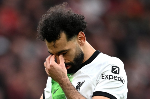 Liverpool no puede con Manchester United y pierde el liderato de la Premier League