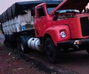 Motociclista muere al chocar contra camión