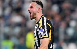 Versus / Juventus derrota a Fiorentina y refuerza su tercer puesto