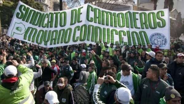 Camioneros de Argentina amenazan con una huelga que el Gobierno consideraría “ilegítima” - Mundo - ABC Color