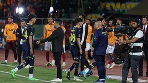 Alinea a Sub 19 en una final y abandona el campo tras 1 minuto