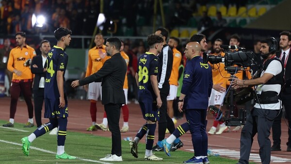 Alinea a Sub 19 en una final y abandona el campo tras 1 minuto
