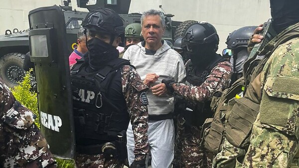 Ecuador, en el medio de una crisis diplomática, recibe repudio unánime