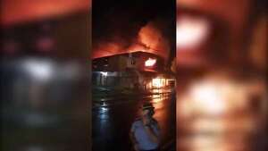 Video: Incendio de grandes proporciones en zapatería de Itauguá - Policiales - ABC Color