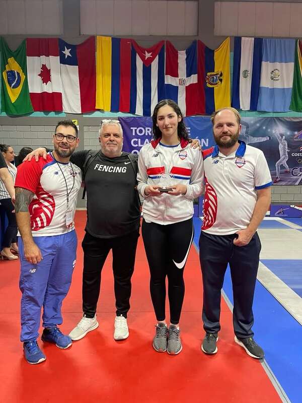 Esgrima: Montserrat Viveros quedó cerca de París 2024 - Polideportivo - ABC Color