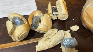 Fiscalía imputa a mujer por intentar meter marihuana entre panes en cárcel de CDE