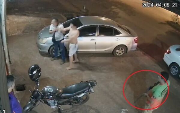 Supuestos policías protagonizaron incidentes en una gomería a punta de escopeta