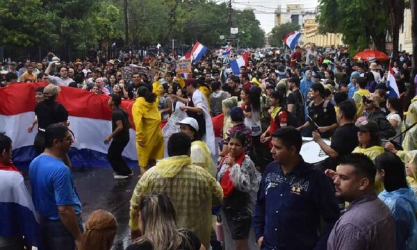 Tras protestas, Gobierno asegura a universitarios que el Arancel Cero “está garantizado y blindado” – Prensa 5