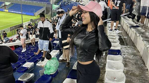[VIDEO] ¡Maína de Olimpia se aproblemó al decir que graderías sur estaba vacía!