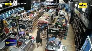 Video: Con violencia golpeó a mujer en una tienda - ABC Noticias - ABC Color