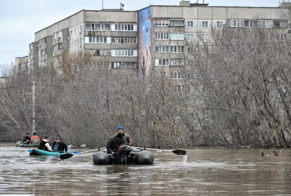 Rotura de represa inunda más de 10.000 edificios en Rusia