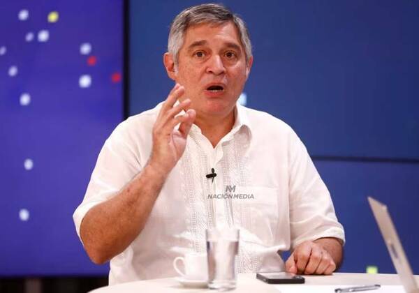 Ministro no entiende el porqué del paro estudiantil y "huele" tufo político