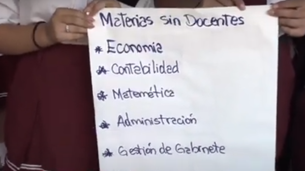 Más de 100 alumnos no dan clases en 6 materias por falta de docentes en colegio de Lambaré