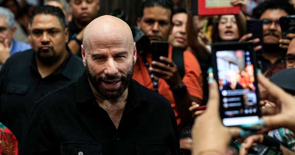 Diario HOY | Travolta causa euforia en cierre de festival de cine en Panamá