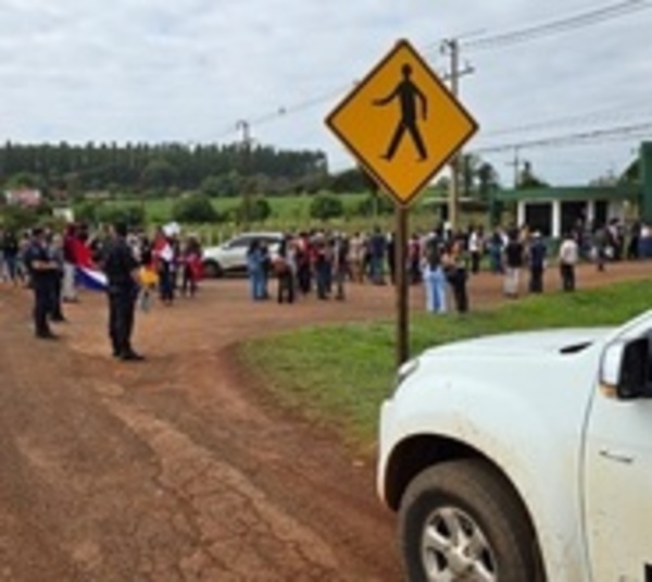 Manifestaciones de universitarios en Minga Guazú - Paraguay.com