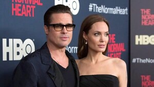 Angelina Jolie dijo que Brad Pitt le garroteaba voi
