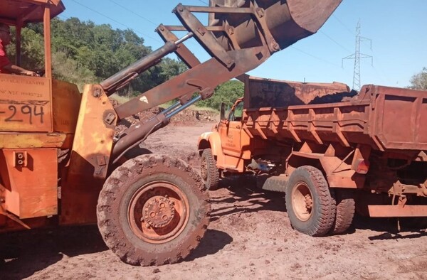 Miles de pobladores de Itapúa se benefician con mejoramiento de 77 km de caminos de tierra - .::Agencia IP::.