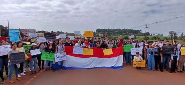 Arancel Cero: estudiantes cerraron la ruta PY02 en Minga Guazú - ABC en el Este - ABC Color
