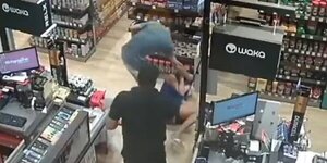 Mujer sufre brutal golpiza en un minimarket: agresor es un conocido adicto