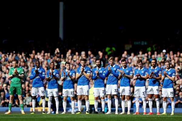 Versus / Everton, castigado con la pérdida de dos puntos, se acerca a zona de descenso