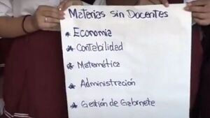 Más de 100 alumnos no tienen clases en 6 materias por falta de docentes en colegio de Lambaré