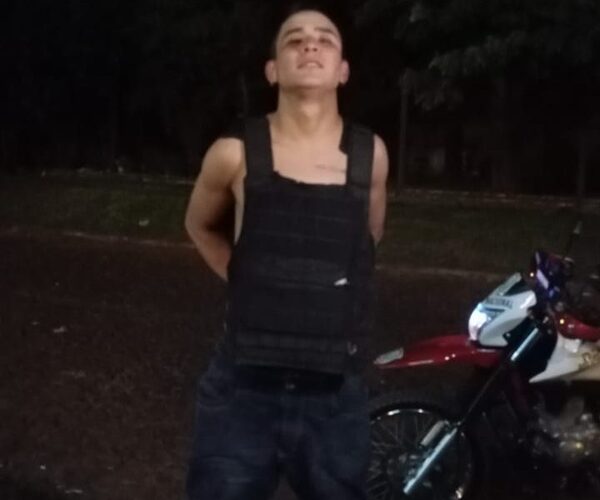 Imputan a joven involucrado en tentativa de atraco a depósito de perfumes y cosméticos