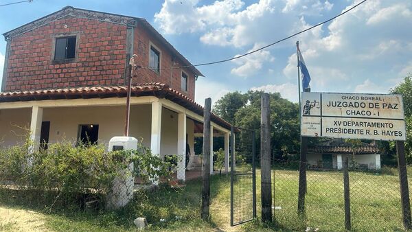 Juez involucrado en supuesto esquema de estafa se presenta ante la justicia