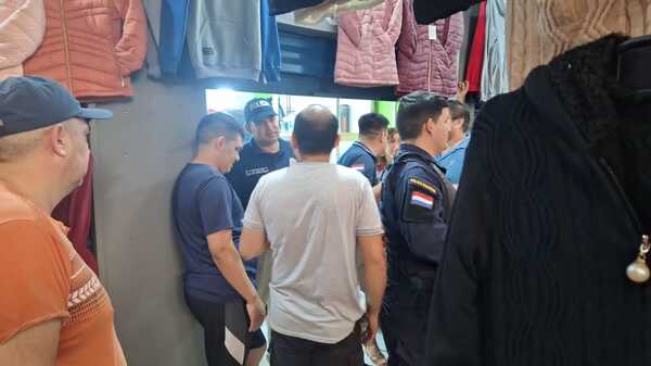 A huevazos y gritos: Incidentado procedimiento en el circuito comercial