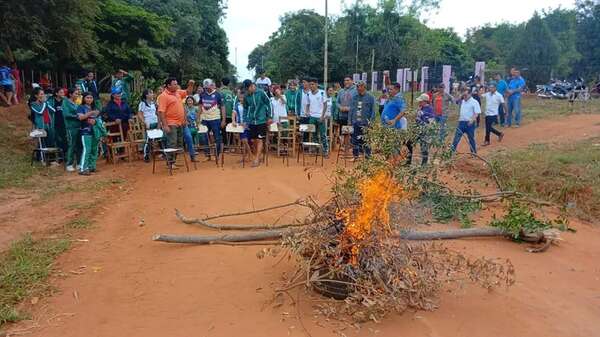 San Pedro de Ycuamandyyú: sigue protesta en colegio para exigir aulas y no descartan toma de la Municipalidad - Nacionales - ABC Color
