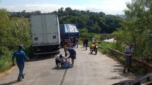 Chofer es arrollado por su camión en plena aduana de Ciudad del Este - Noticiero Paraguay