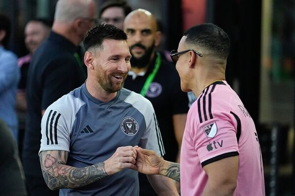 Messi y Daddy Yankee protagonizan encuentro en Estados Unidos