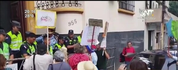 Sigue la vigilia de jubilados municipales - SNT