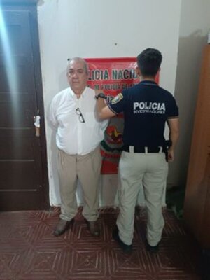 Se entrego juez suspendido por vínculos con red de estafa de playa de autos