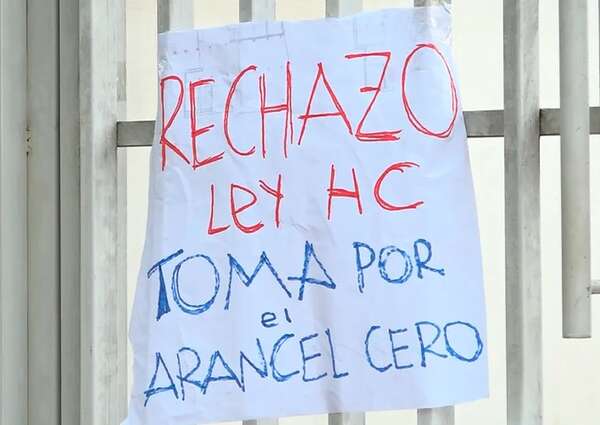 Estudiantes toman el INAES como medida de protesta contra “Hambre Cero” - Nacionales - ABC Color
